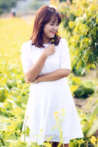 Nữ sinh trường Báo chí rực rỡ giữa cánh đồng hoa cải vàng ảnh 5