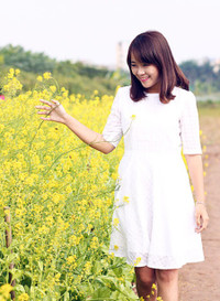 Nữ sinh trường Báo chí rực rỡ giữa cánh đồng hoa cải vàng ảnh 7