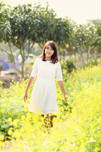 Nữ sinh trường Báo chí rực rỡ giữa cánh đồng hoa cải vàng ảnh 8