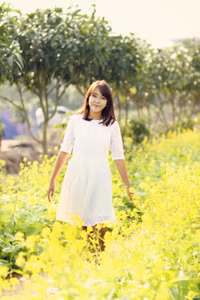 Nữ sinh trường Báo chí rực rỡ giữa cánh đồng hoa cải vàng ảnh 8