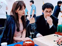 Kỳ thủ xinh đẹp như bước ra từ truyện tranh