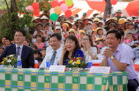 Nghệ sĩ Xuân Bắc cổ vũ cho học sinh đội mũ bảo hiểm ảnh 10 Nghệ sĩ Xuân Bắc cổ vũ cho học sinh đội mũ bảo hiểm ảnh 10