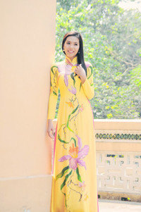 Người đẹp Trúc Mai e ấp áo dài dạo phố xuân ảnh 10