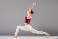 Tư thế tập luyện khiến vòng một của chị em siêu đẹp