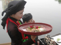 Hội Lim: Liền anh, liền chị phớt lờ lệnh cấm, vô tư nhận tiền ảnh 5 Tiền nằm chen với trầu têm cánh phượng