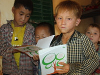 Bộ GD&ĐT tặng quà cho học sinh vùng khó khăn tỉnh Sơn La ảnh 4 Bộ GD&ĐT tặng quà cho học sinh vùng khó khăn tỉnh Sơn La ảnh 4