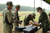 Học sinh trổ tài xạ thủ ảnh 2