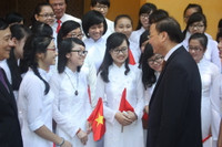 Học sinh trường THPT chuyên phải nuôi dưỡng khát vọng chinh phục đỉnh cao tri thức ảnh 2