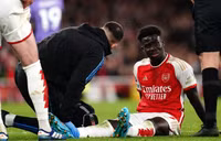 Chùm ảnh: Liverpool thảm bại, Arsenal thắp sáng cuộc đua vô địch