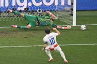 Siêu dự bị Italia làm tan nát trái tim người Croatia 