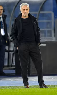 Bất ngờ danh tính huấn luyện viên giàu nhất thế giới