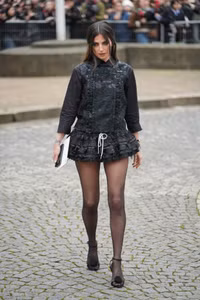 Bạn gái tay đua F1 Max xuất hiện lộng lẫy tại Tuần lễ thời trang Paris