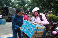 Bộ GD&ĐT trao tặng sữa cho học sinh vùng lũ Mù Cang Chải ảnh 7