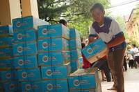 Bộ GD&ĐT trao tặng sữa cho học sinh vùng lũ Mù Cang Chải ảnh 5