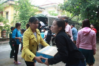 Bộ GD&ĐT trao tặng sữa cho học sinh vùng lũ Mù Cang Chải ảnh 3