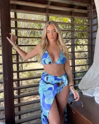 Nàng WAG nóng bỏng chấp nhận theo cựu sao Man City tới Ả Rập Xê-út