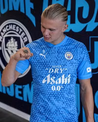 Cận cảnh nhẫn vàng siêu giá trị Haaland vừa được tặng