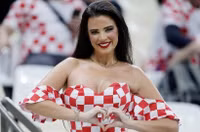 Cổ động viên ‘nóng bỏng nhất thế giới’ khoe loạt ảnh mới