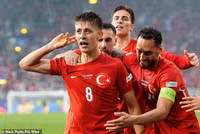 Chùm ảnh: Sao trẻ phá kỷ lục của Ronaldo, Thổ Nhĩ Kỳ thắng ngoạn mục 