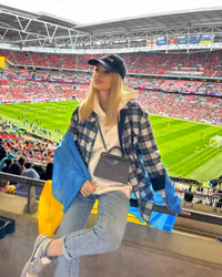 Những nàng WAGS 'nóng bỏng' lại kiếm tiền cực giỏi ở Ngoại hạng Anh