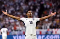 Chùm ảnh: Bellingham làm nức lòng cổ động viên Anh 