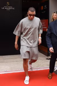 Người đẹp bí ẩn khiến Mbappé 'phải lòng trong 3 giây' là ai?