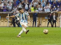 Nhan sắc khiến ai nấy trầm trồ của nàng WAG mới nhất Ngoại hạng Anh