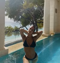 Mê đắm nhan sắc ngọt ngào, thần thái sang chảnh của con gái HLV Man City 