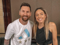 Vợ bạn thân bênh vực Messi giữa khủng hoảng ngoại tình