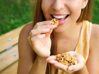 Thực phẩm hỗ trợ ngăn ngừa ung thư vú bán nhiều ở chợ Việt