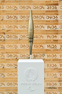 Nhà vô địch Olympic 100 tuổi sẽ rước đuốc tại Paris 2024