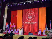 Hoa khôi bóng chuyền Kim Huệ lấy bằng Thạc sĩ ở tuổi 42