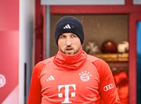 Ronaldo hưởng lương cao nhất bóng đá, bỏ xa Messi