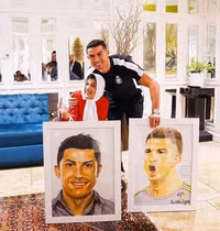 Chụp ảnh ôm fan nữ, Ronaldo đối diện án phạt không ngờ