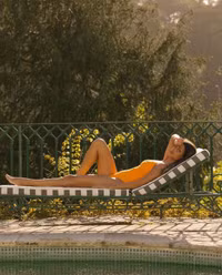 Siêu mẫu bạn gái cũ tay đua F1 khoe hình 'bỏng mắt'