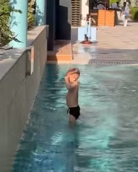 Loạt sao Man Utd cùng các nàng WAGs 'khuynh đảo' Dubai