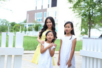 Khoảnh khắc hạnh phúc của Cẩm Ly bên chồng và hai con gái ảnh 10