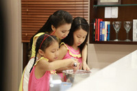 Khoảnh khắc hạnh phúc của Cẩm Ly bên chồng và hai con gái ảnh 16