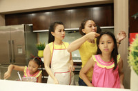 Khoảnh khắc hạnh phúc của Cẩm Ly bên chồng và hai con gái ảnh 14