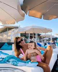 Nhan sắc cực phẩm của ‘nàng WAG dũng cảm nhất nước Anh’