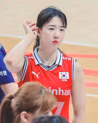 Ngẩn ngơ trước vẻ yêu kiều của ‘thiên thần bóng chuyền Hàn Quốc’