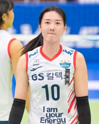 Ngẩn ngơ trước vẻ yêu kiều của ‘thiên thần bóng chuyền Hàn Quốc’