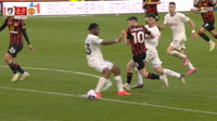 Chùm ảnh: Man Utd bị mỉa mai may mắn nhất Ngoại hạng Anh 