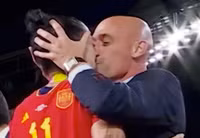 Tình tiết mới vụ ‘cưỡng hôn’ chấn động bóng đá Tây Ban Nha 