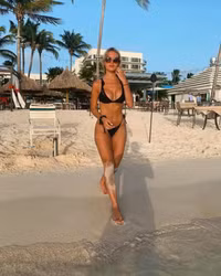 Bà xã siêu mẫu tuyệt xinh của tuyển thủ Argentina