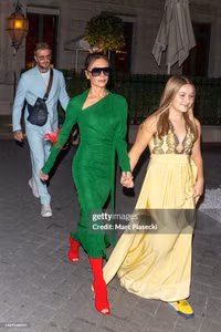 Cô út nhà Beckham lột xác thành thiếu nữ xinh đẹp