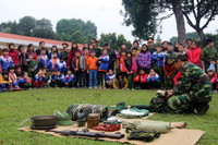 Học sinh tiểu học tập làm chiến sỹ ảnh 3 Học sinh tiểu học tập làm chiến sỹ ảnh 3