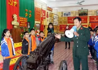 Học sinh tiểu học tập làm chiến sỹ ảnh 1