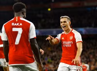 Arsenal trả giá đắt ở Champions League 