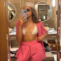 Bạn gái sao Man City khiến ai nấy ngẩn ngơ